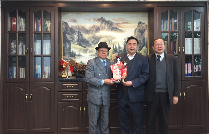 趙振元與陳宗欣教授、蛯子晴夫總經理親切合影.png