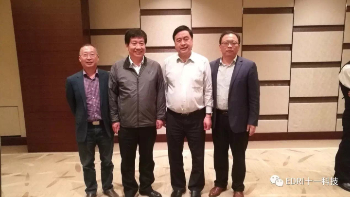 3-趙振元同志與劉濟東、樊后檐、王明云同志親切合影.jpg